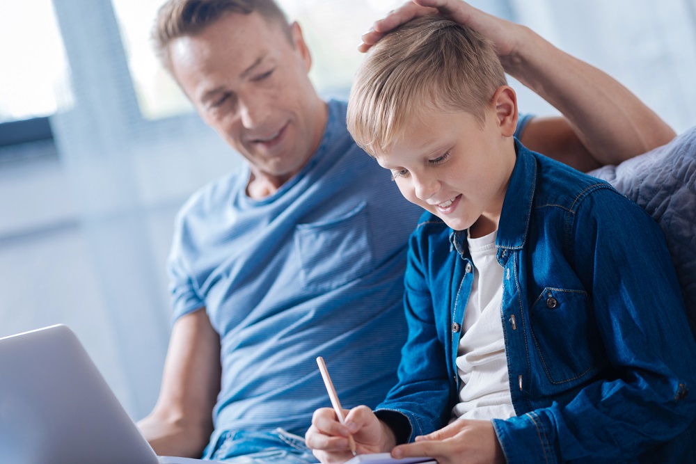 Jak mądrze chwalić dziecko? Pochwały, które budują wewnętrzną motywację.